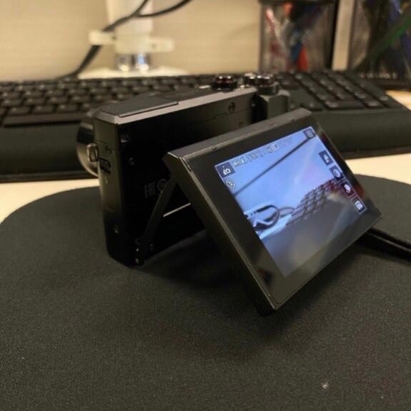 Canon G7X Mark II Digital Camera - Picture 3 of 9